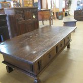 11849-18e-Spaanse-salon-tafel-met-kastanje-blad-1.JPG