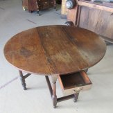 10807-18e-eeuwse-gateleg-tafel.JPG