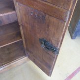 11749-18e-eeuwse-grenen-kast-met-ijzerbeslag-2.JPG