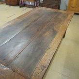 11853-antieke-grote-tafel-met-mooi-blad-2.JPG