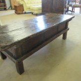 11851-18e-Spaanse-salon-tafel-met-sier-randen-3.JPG