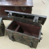 11727-17e-eeuwse-geld-en-documenten-kist-1.JPG