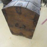 11776-18e-eeuwse-kist-met-ijzerbeslag-2.JPG