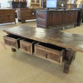 11851-18e-Spaanse-salon-tafel-met-sier-randen-1.JPG